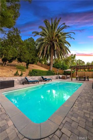 7112 Darnoch, West Hills, CA 91307