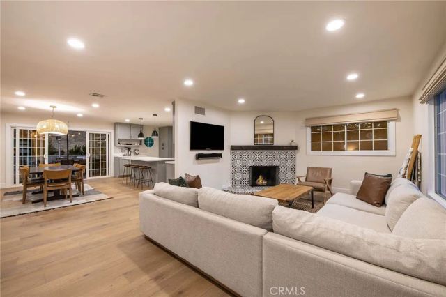 7112 Darnoch, West Hills, CA 91307