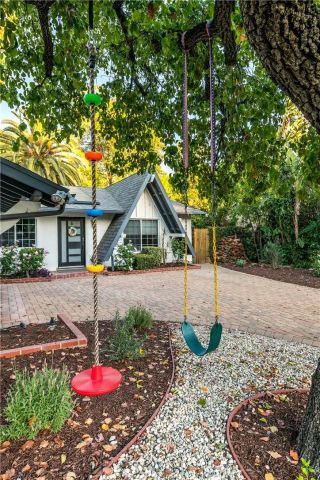 7112 Darnoch, West Hills, CA 91307