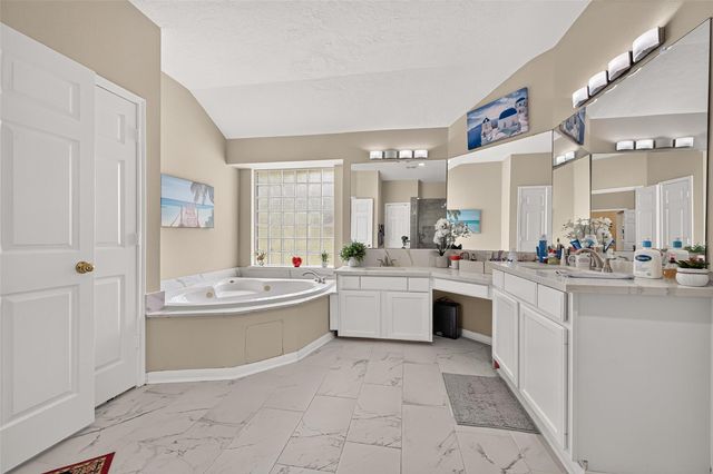12318 Shadow Green Drive, Houston, TX 77082