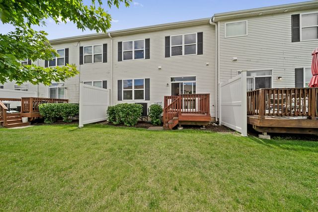 371 McGrath Drive, Oswego, IL 60543
