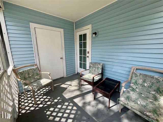 7618 COLONIAL COURT, Tampa, FL 33615