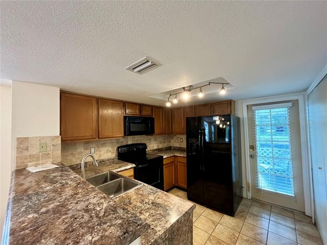 7618 COLONIAL COURT, Tampa, FL 33615