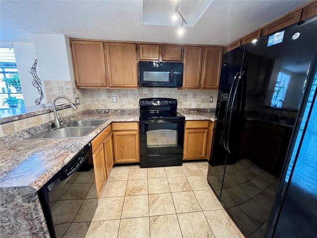 7618 COLONIAL COURT, Tampa, FL 33615