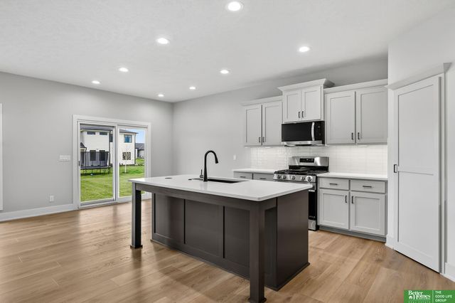 20944 Ellison Avenue, Elkhorn, NE 68022