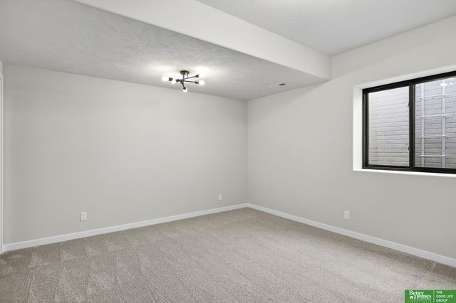 20944 Ellison Avenue, Elkhorn, NE 68022