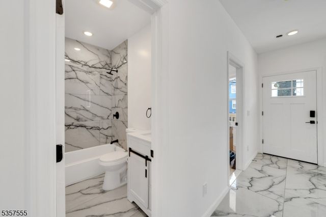 32 Palm St, Newark City, NJ 07106