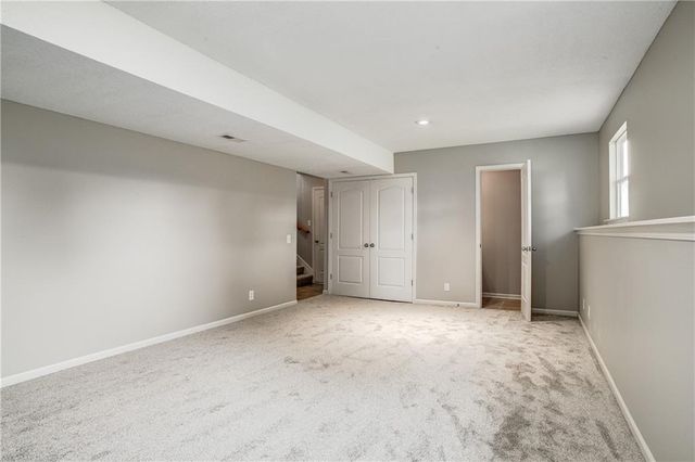 1324 SE Dalton Circle, Lee's Summit, MO 64081
