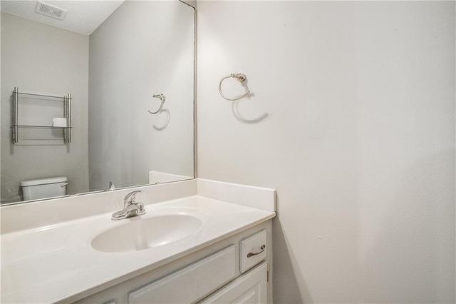 1324 SE Dalton Circle, Lee's Summit, MO 64081