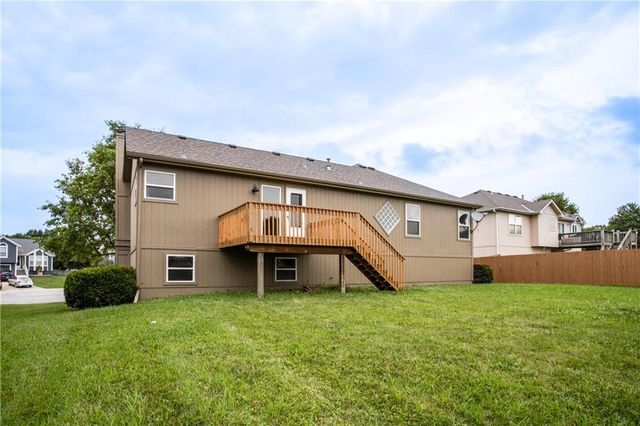 1324 SE Dalton Circle, Lee's Summit, MO 64081