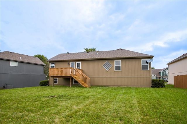 1324 SE Dalton Circle, Lee's Summit, MO 64081