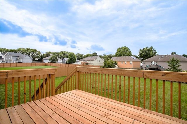 1324 SE Dalton Circle, Lee's Summit, MO 64081