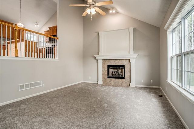 1324 SE Dalton Circle, Lee's Summit, MO 64081