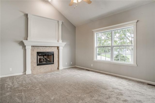 1324 SE Dalton Circle, Lee's Summit, MO 64081