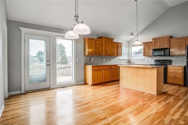 1324 SE Dalton Circle, Lee's Summit, MO 64081
