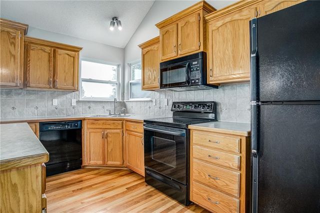 1324 SE Dalton Circle, Lee's Summit, MO 64081