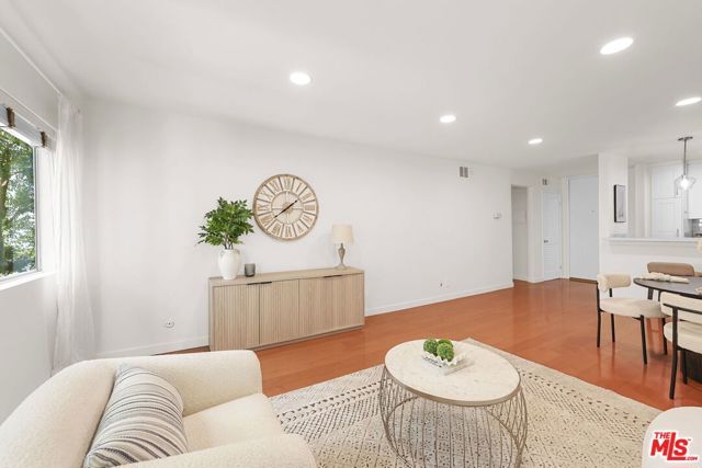 532 N Rossmore Avenue 203, Los Angeles, CA 90004