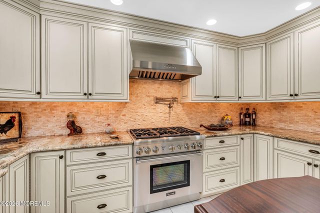 362 Meadowood Road, Jackson, NJ 08527
