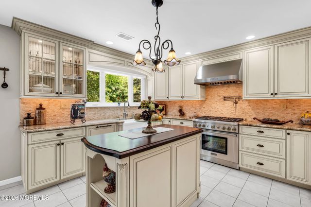 362 Meadowood Road, Jackson, NJ 08527