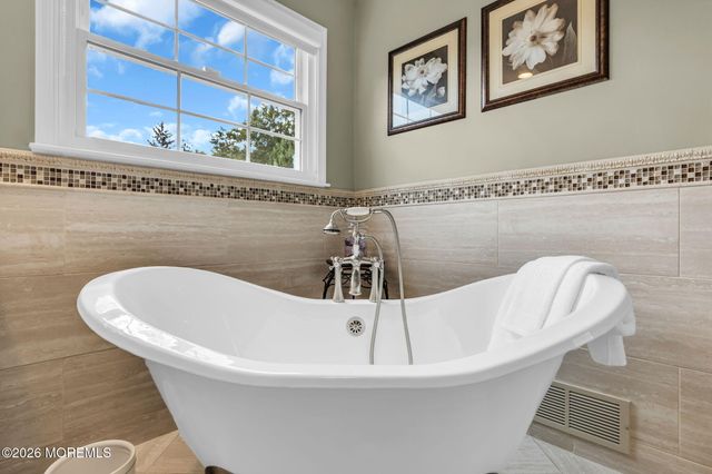 362 Meadowood Road, Jackson, NJ 08527