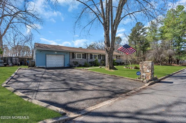 1 Castle Avenue, Jackson, NJ 08527