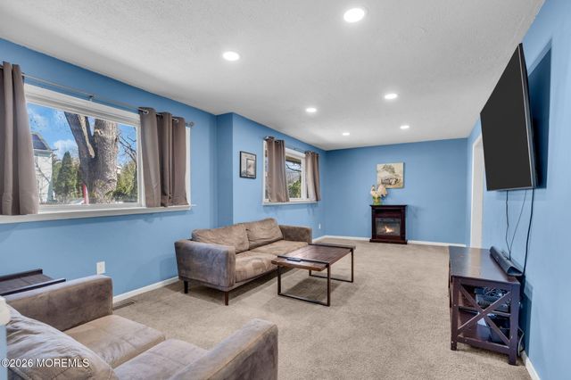 1 Castle Avenue, Jackson, NJ 08527