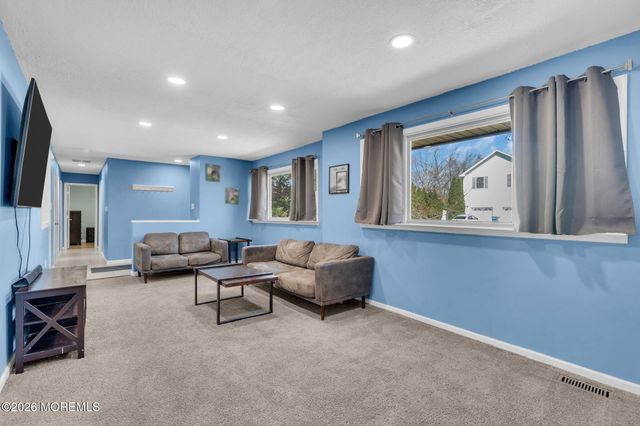 1 Castle Avenue, Jackson, NJ 08527