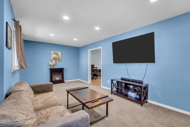 1 Castle Avenue, Jackson, NJ 08527