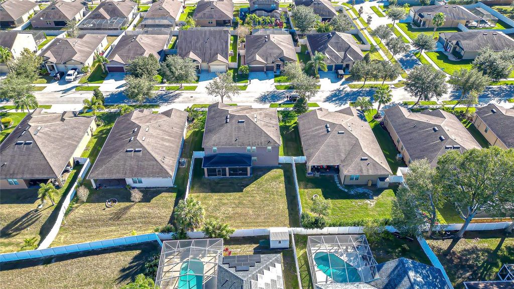 Image 3 of property listing at 1521 BANNER ELK STREET, Valrico, FL 33594