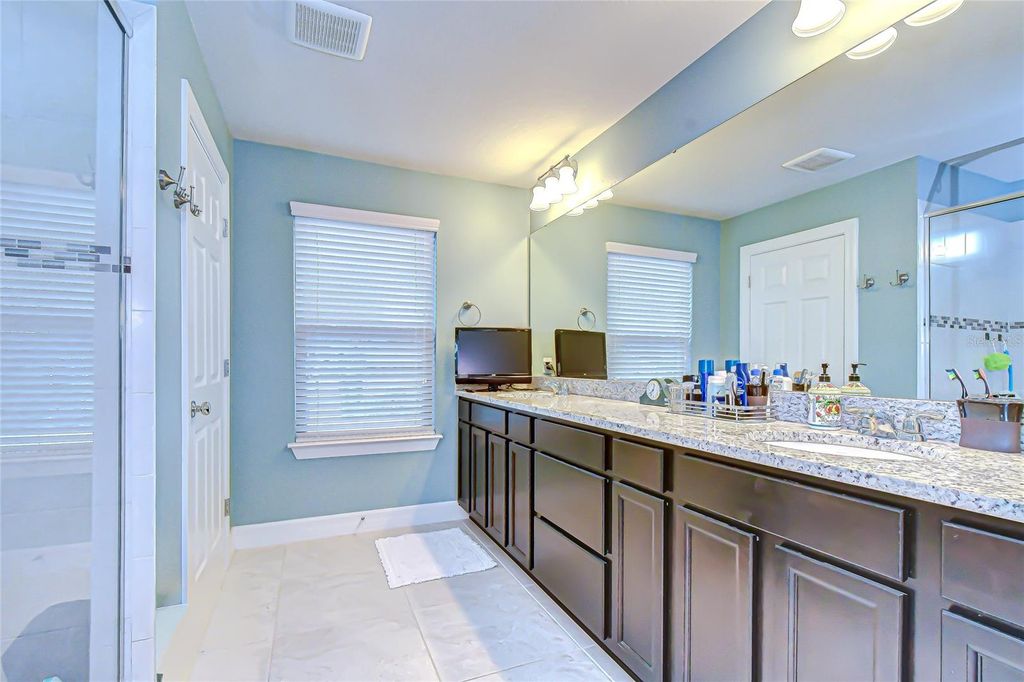 Image 21 of property listing at 1521 BANNER ELK STREET, Valrico, FL 33594