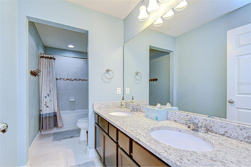 Image 24 of property listing at 1521 BANNER ELK STREET, Valrico, FL 33594