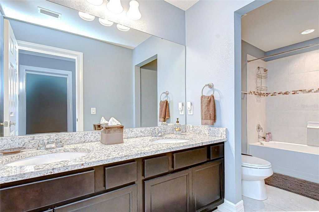 Image 28 of property listing at 1521 BANNER ELK STREET, Valrico, FL 33594