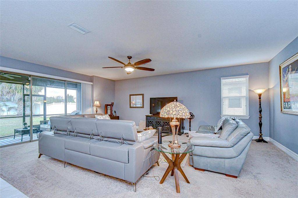 Image 8 of property listing at 1521 BANNER ELK STREET, Valrico, FL 33594