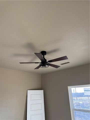 19012 Oakridge Court, Siloam Springs, AR 72761