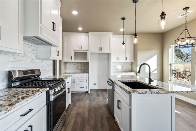 19012 Oakridge Court, Siloam Springs, AR 72761