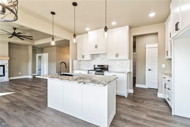 19012 Oakridge Court, Siloam Springs, AR 72761