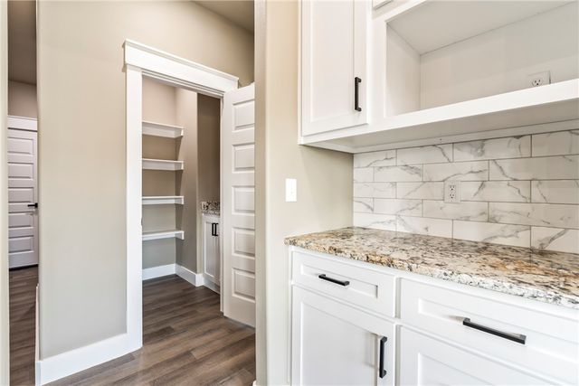 19012 Oakridge Court, Siloam Springs, AR 72761