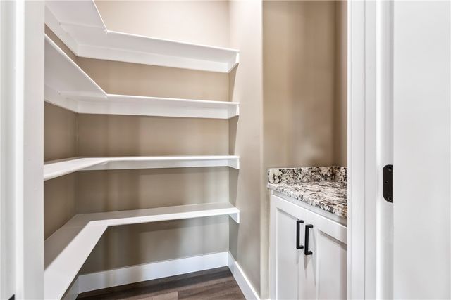 19012 Oakridge Court, Siloam Springs, AR 72761