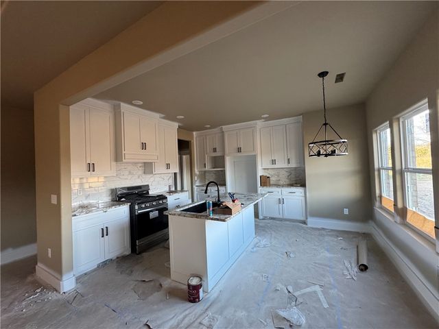 19012 Oakridge Court, Siloam Springs, AR 72761