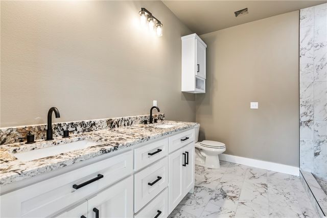 19012 Oakridge Court, Siloam Springs, AR 72761