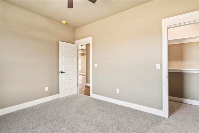 19012 Oakridge Court, Siloam Springs, AR 72761