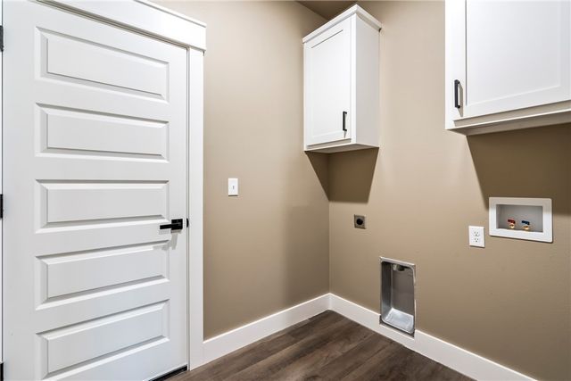 19012 Oakridge Court, Siloam Springs, AR 72761