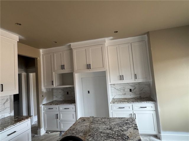 19012 Oakridge Court, Siloam Springs, AR 72761