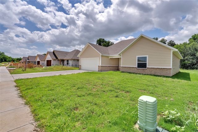 636 Crockett Drive, Cleburne, TX 76031