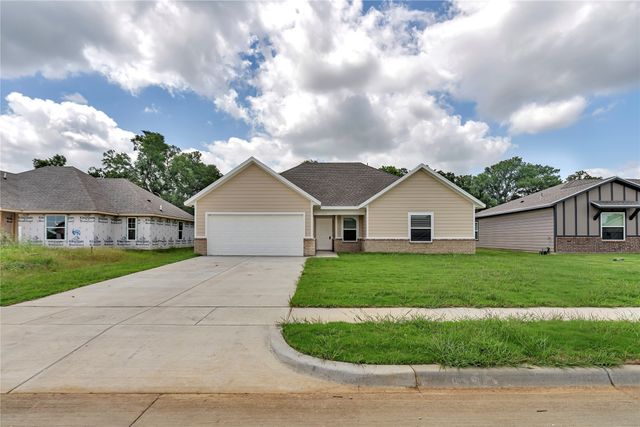 636 Crockett Drive, Cleburne, TX 76031