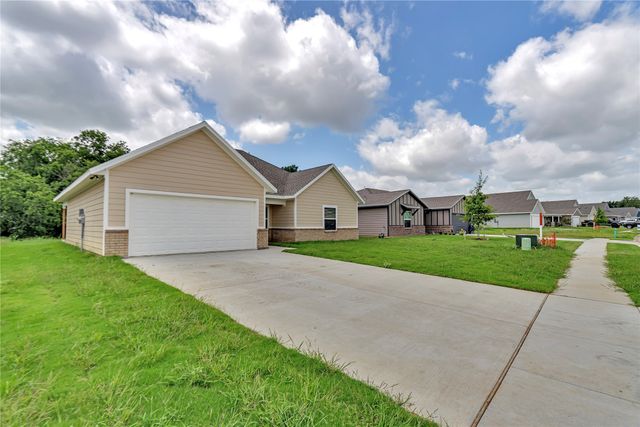 636 Crockett Drive, Cleburne, TX 76031