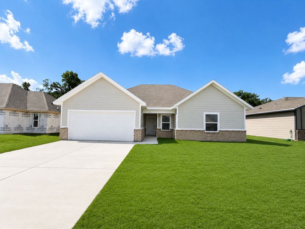 636 Crockett Drive, Cleburne, TX 76031