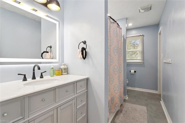 100 Elise PL, Yorktown, VA 23693