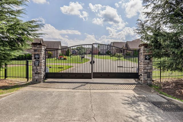 109 Waters Hill Cir, Lebanon, TN 37087