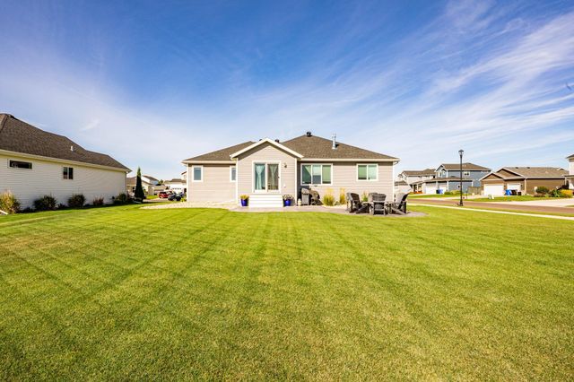6464 59th Avenue S, Fargo, ND 58104